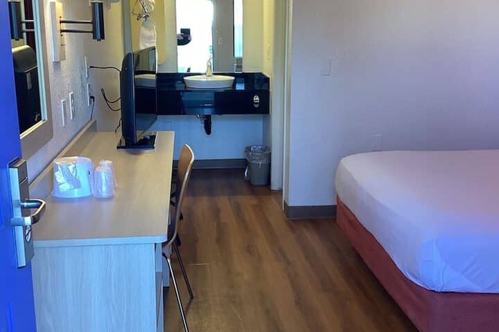 Room 15 of 34