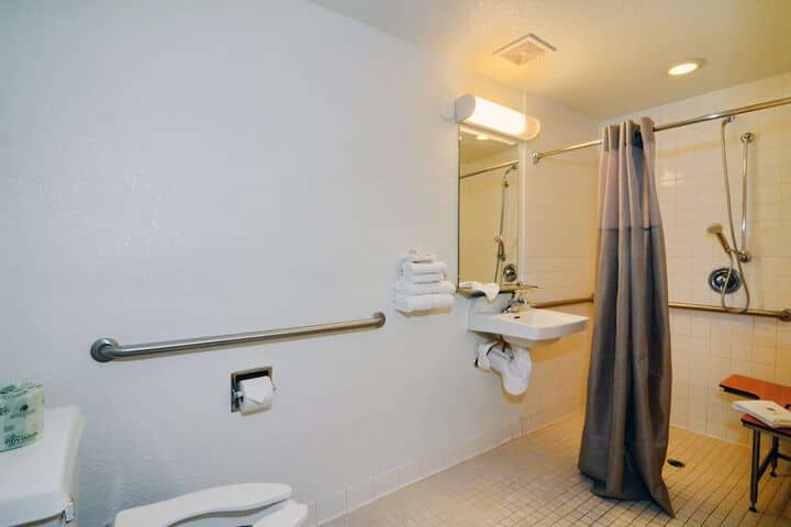 Room 21 of 34