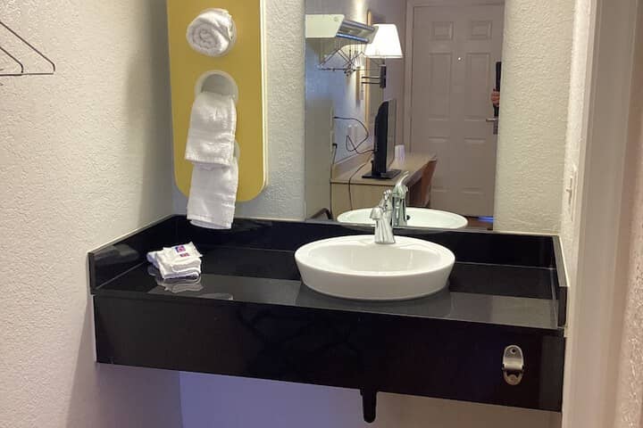 Room 19 of 34