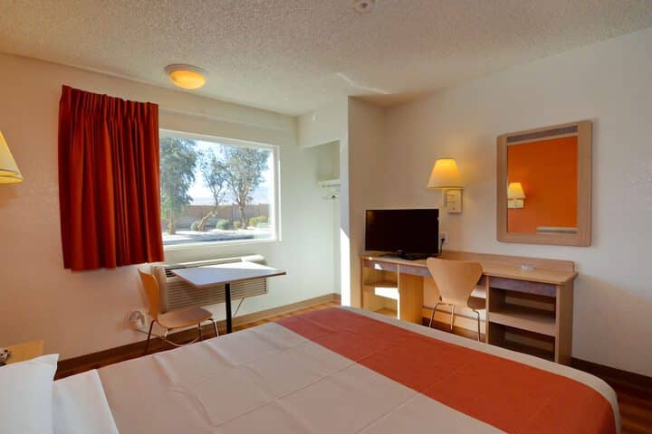 Room 6 of 34