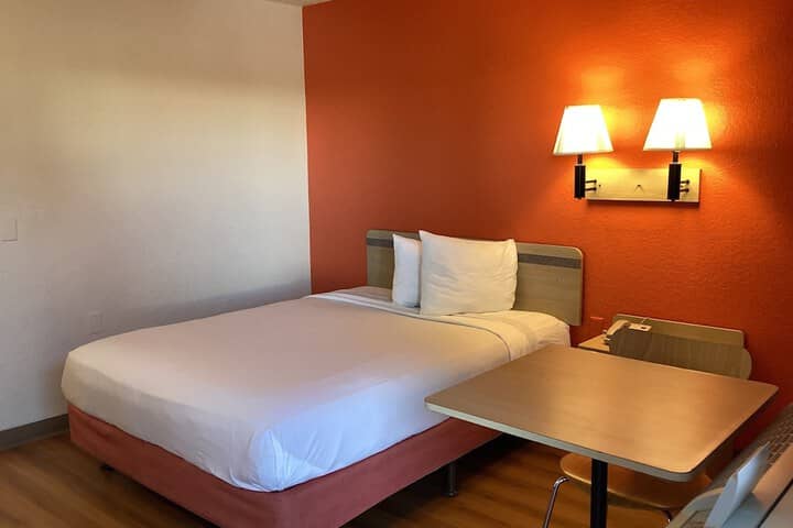 Room 16 of 34