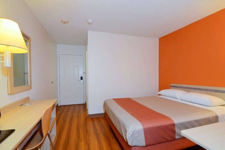 Room 5 of 34