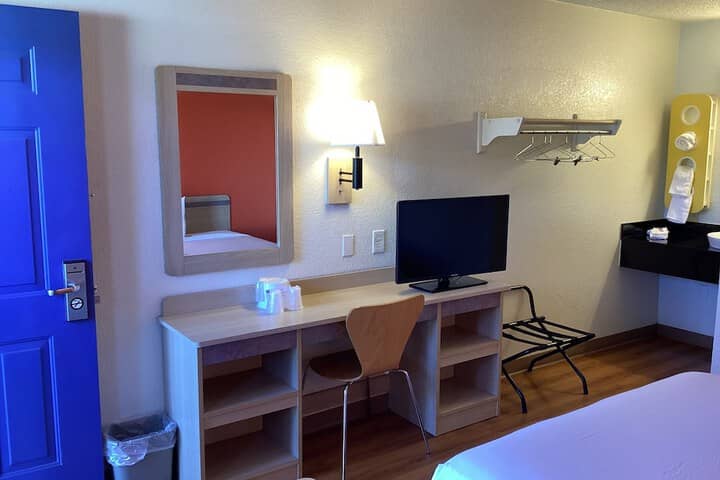 Room 17 of 34